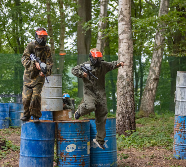 gra w paintball wycieczka szkolna