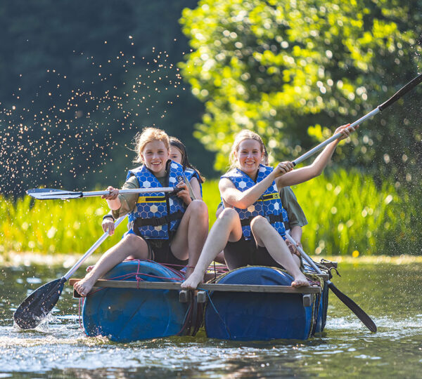 dziewczyny na tratwie