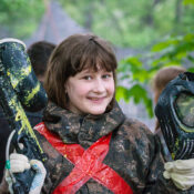 gra w paintball dziewczynka