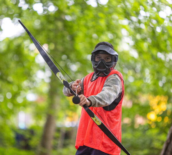 archery tag gra w wycieczkę szkolną